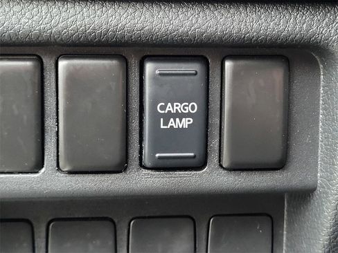 Used 2019 Nissan Titan SV image 13