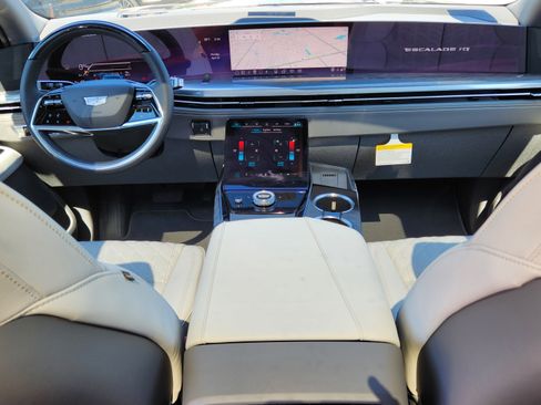 New 2025 Cadillac Escalade IQ Sport 1 w/ Smart Trailering package AWD/4WD image 17