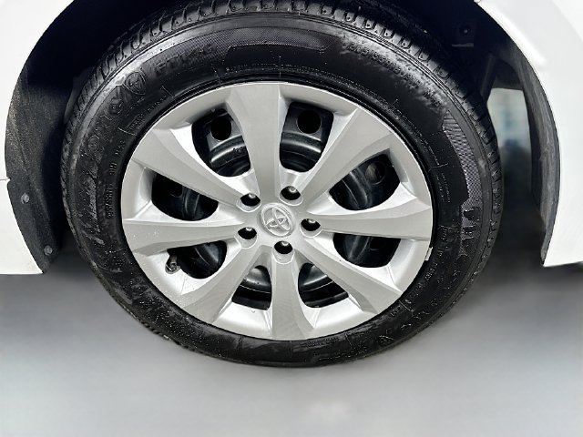 Used 2025 Toyota Corolla LE FWD image 28