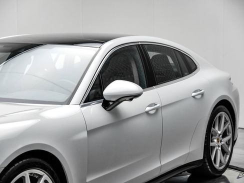 Used 2025 Porsche Panamera w/ Premium Package image 23