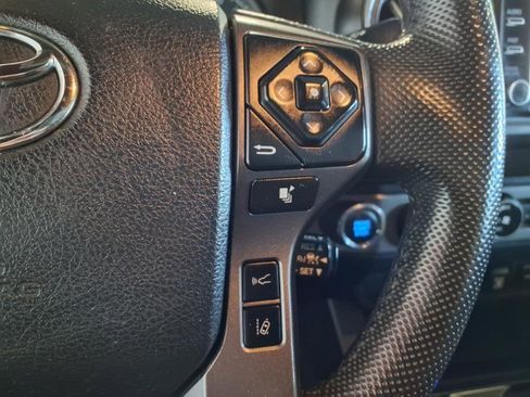 Used 2020 Toyota Tacoma TRD Off-Road w/ Technology Package image 23