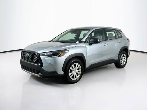 Used 2025 Toyota Corolla Cross L FWD image 3