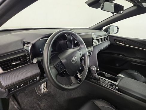 Used 2025 Toyota Camry SE FWD image 13