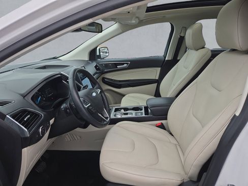 Certified 2022 Ford Edge Titanium w/ Class II Trailer Tow Package image 11