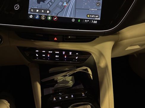 Used 2023 Buick Envision Essence image 22