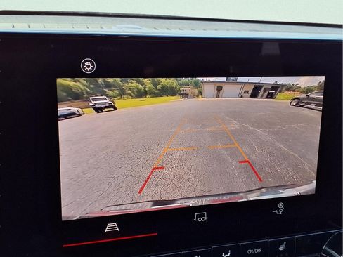 Used 2023 GMC Canyon AT4 AWD/4WD image 9