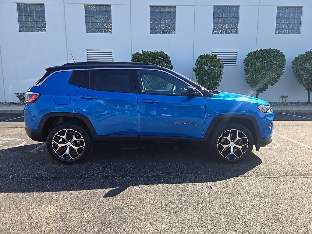 Used 2024 Jeep Compass Limited AWD/4WD image 9