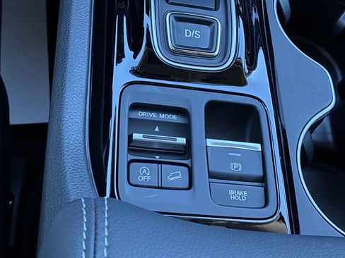 Certified 2025 Honda Pilot Touring image 41