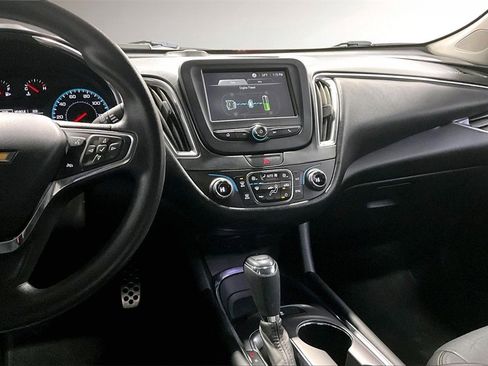 Used 2016 Chevrolet Malibu Hybrid image 9