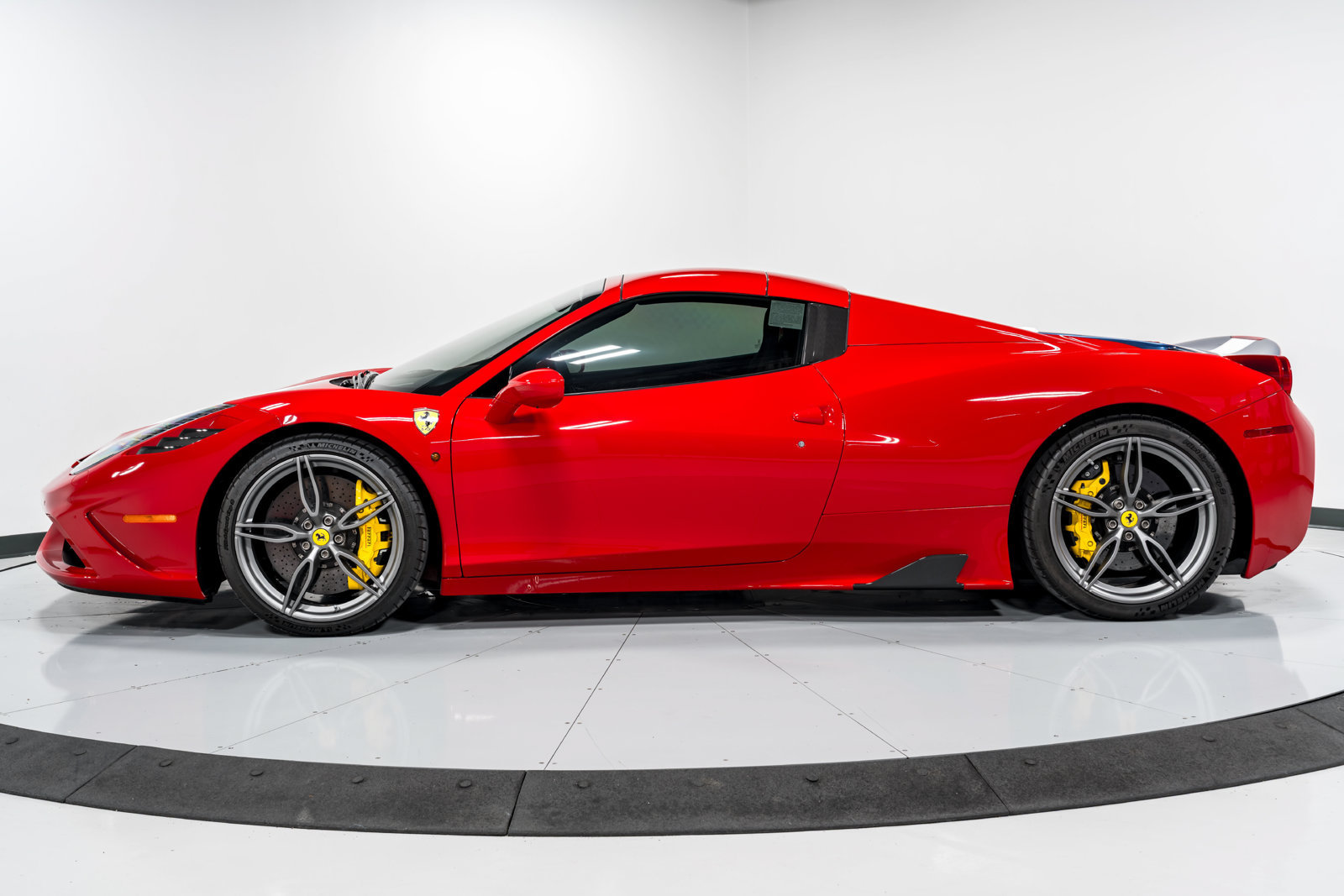 Used 2015 Ferrari 458 Speciale A RWD image 42