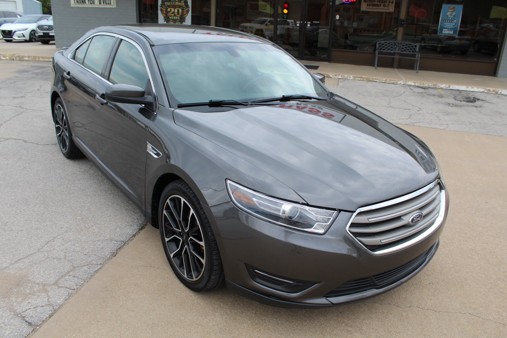 Used 2018 Ford Taurus SEL w/ Equipment Group 201A FWD image 42