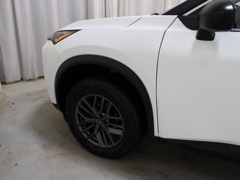 Used 2023 Nissan Rogue S image 8