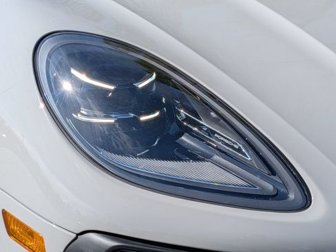 Certified 2025 Porsche Macan S AWD/4WD image 32