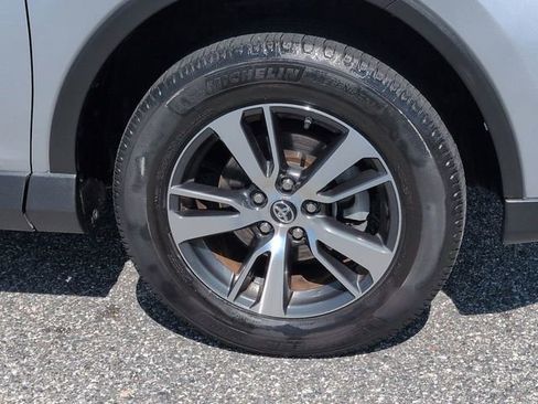 Used 2018 Toyota RAV4 XLE FWD image 11