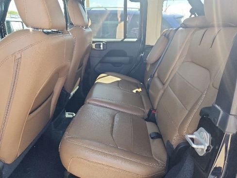 Used 2023 Jeep Wrangler Unlimited Sahara w/ Cold Weather Group AWD/4WD image 5