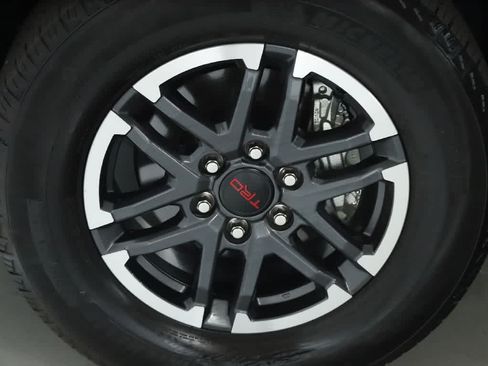 Used 2025 Toyota Tacoma TRD Sport AWD/4WD image 37