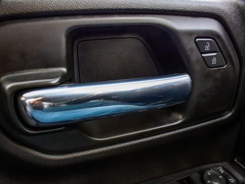 Used 2024 Chevrolet Silverado 1500 Custom image 9