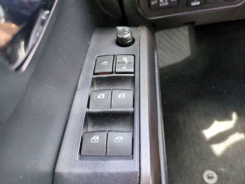 Used 2018 Toyota Tacoma TRD Off-Road AWD/4WD image 23
