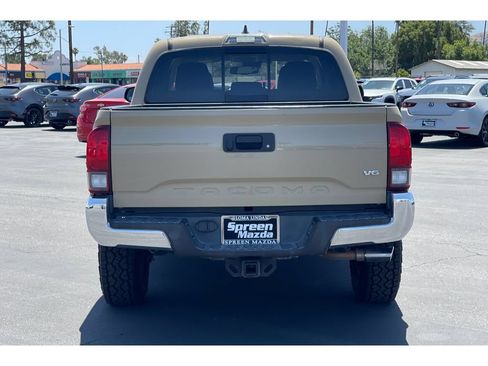 Used 2018 Toyota Tacoma SR5 RWD image 5