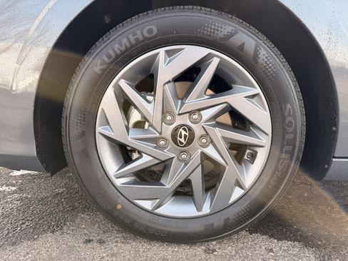 Used 2024 Hyundai Elantra SEL image 9