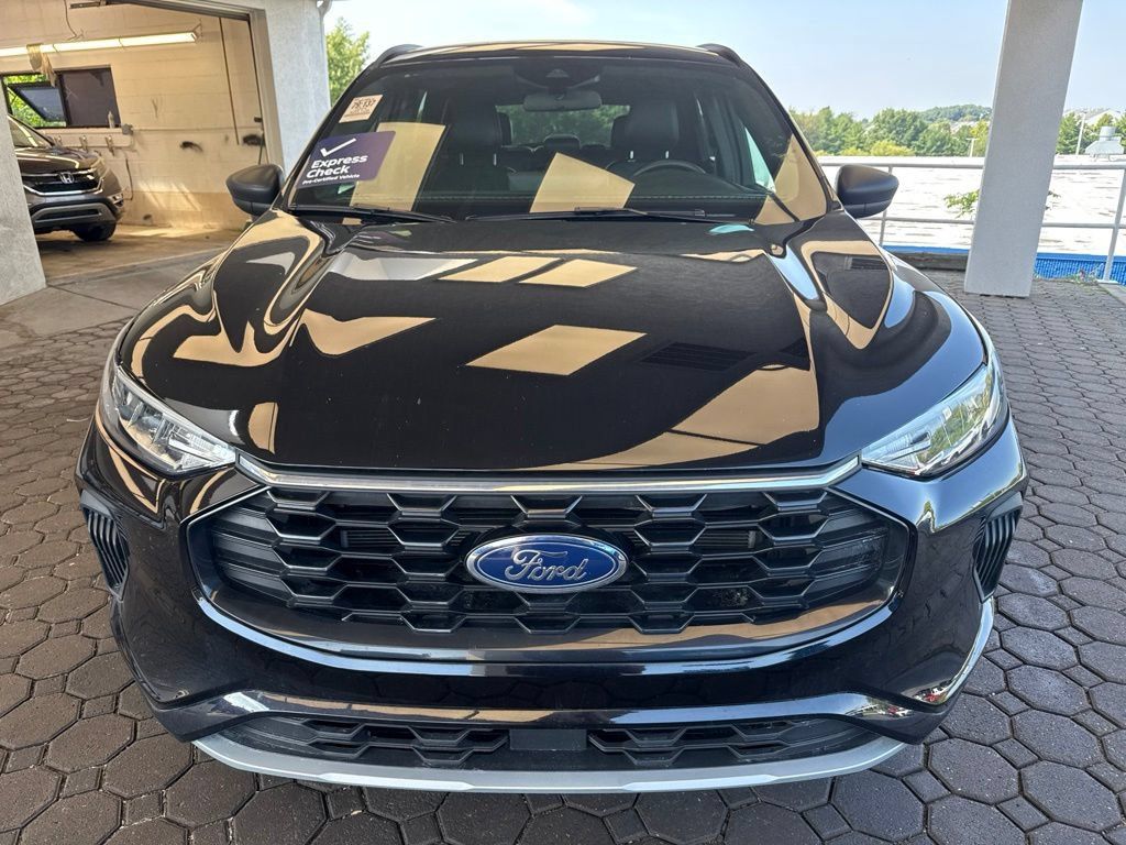 Certified 2024 Ford Escape ST-Line w/ Tech Pack #1 AWD/4WD image 2