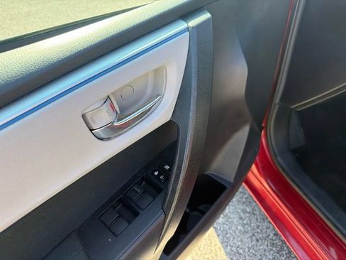 Used 2016 Toyota Corolla LE FWD image 11