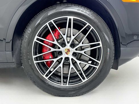 Certified 2025 Porsche Cayenne S AWD/4WD image 32