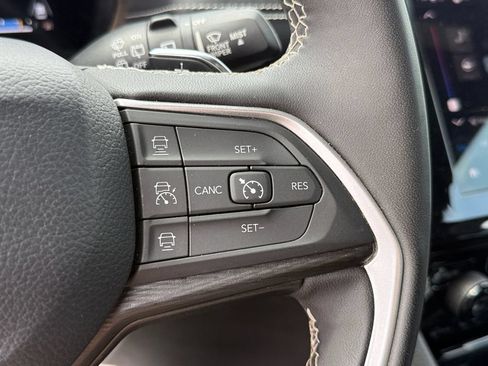 Used 2024 Jeep Grand Cherokee Altitude RWD image 18