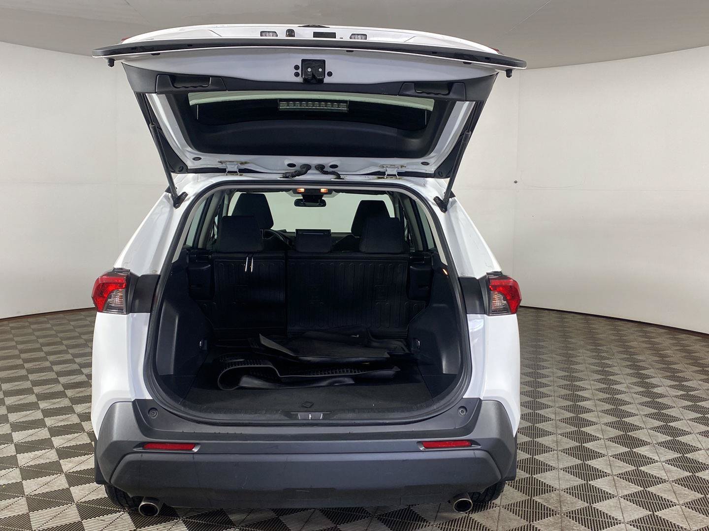 Used 2020 Toyota RAV4 LE w/ All Weather Liner Package AWD/4WD image 25