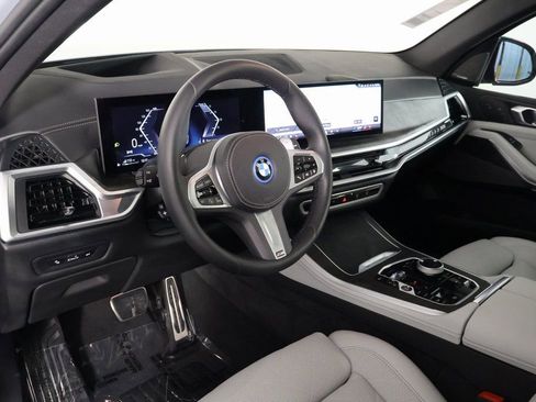Used 2026 BMW X5 xDrive50e w/ Executive Package image 7