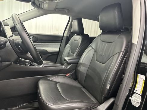 Used 2022 Jeep Compass Latitude AWD/4WD image 17