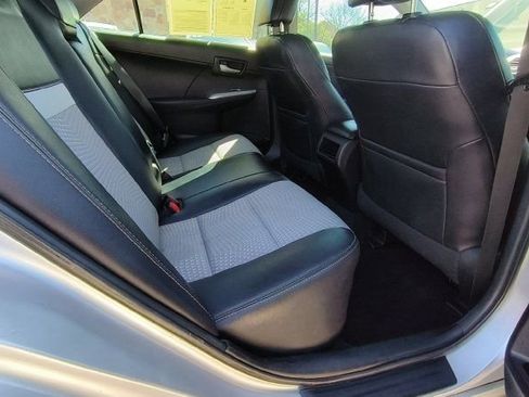 Used 2012 Toyota Camry SE image 11