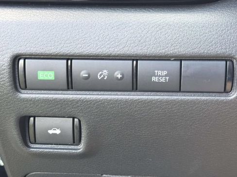Used 2025 Nissan Sentra SR FWD image 24