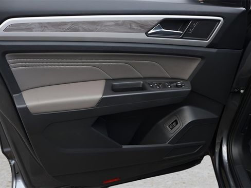 Used 2023 Volkswagen Atlas Cross Sport SE w/ Black Wheel Package image 10