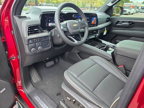 New 2025 Chevrolet Suburban Premier image 10