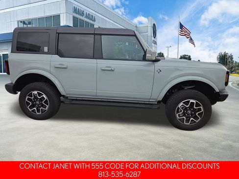 Used 2024 Ford Bronco Outer Banks AWD/4WD image 3