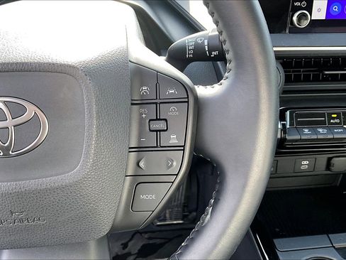 Used 2024 Toyota Prius LE AWD/4WD image 12