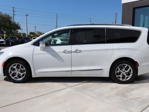 Used 2019 Chrysler Pacifica Limited w/ Advanced Safetytec Group FWD image 7