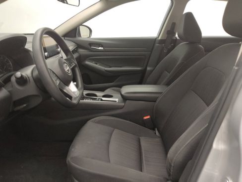 Used 2025 Nissan Altima 2.5 SV FWD image 17