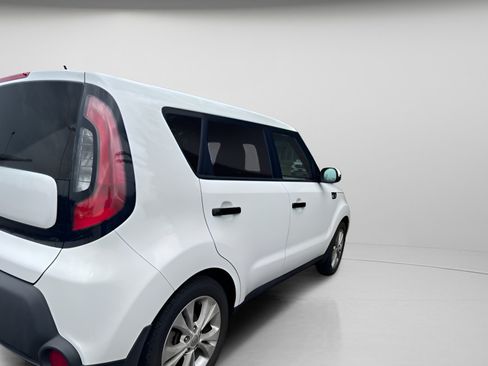 Used 2014 Kia Soul + FWD image 14