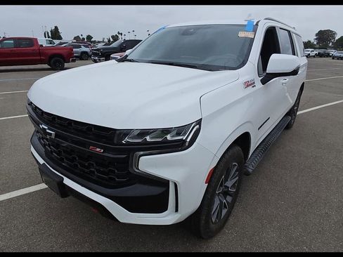Used 2023 Chevrolet Suburban Z71 w/ Luxury Package AWD/4WD image 3