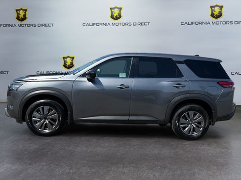 Used 2025 Nissan Pathfinder S FWD image 2