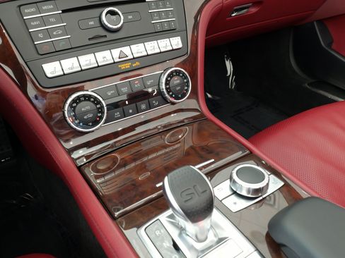 Used 2018 Mercedes-Benz SL 550 image 48