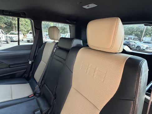 Used 2025 Lexus GX 550 AWD/4WD image 33