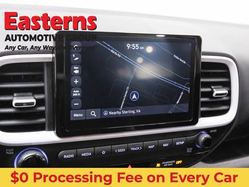 Used 2023 Hyundai Venue Limited FWD image 19