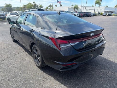 Used 2022 Hyundai Elantra SEL w/ Convenience Package FWD image 5