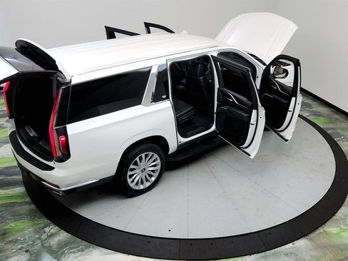 Used 2022 Cadillac Escalade ESV Luxury image 40