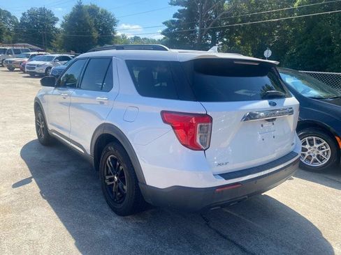 Used 2020 Ford Explorer XLT RWD image 2