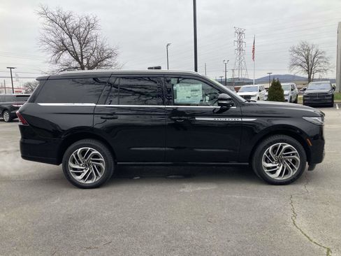 New 2025 Lincoln Navigator Reserve AWD/4WD image 2