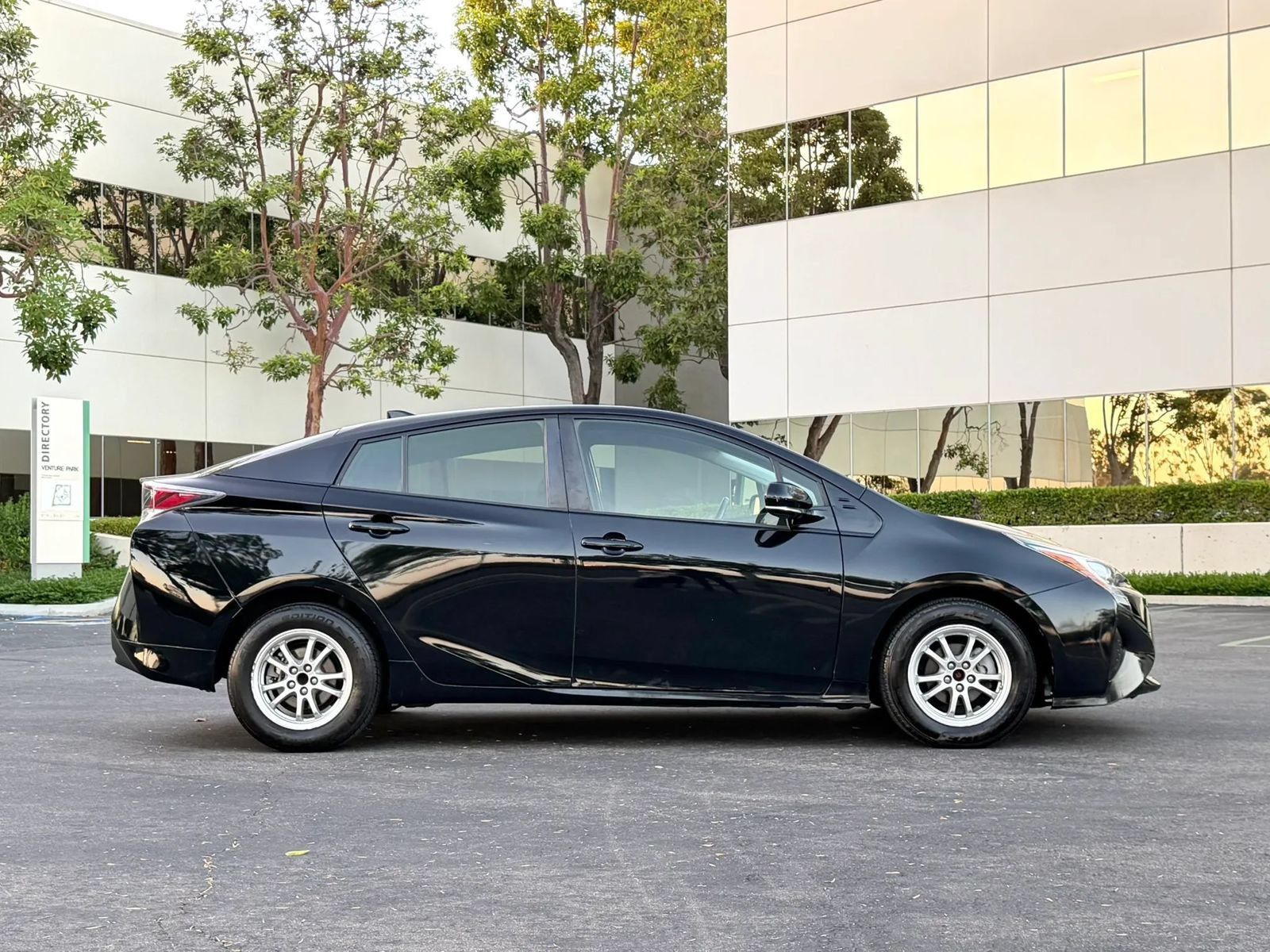 Used 2016 Toyota Prius Three FWD image 3
